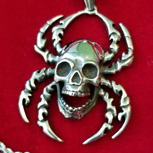 Truly creepy skull spider necklace, NWOT - Picture 9 of 9